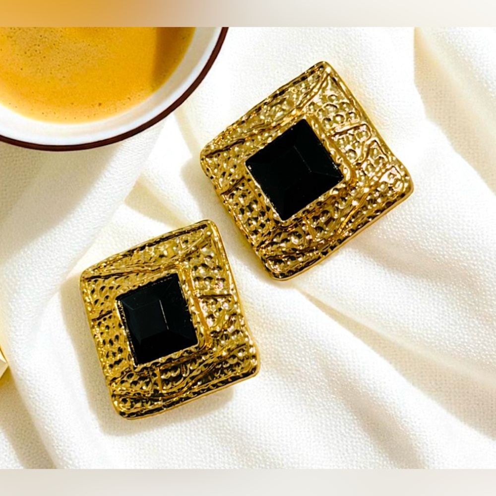 Gold/Blk Square Shaped Luxe Earrings